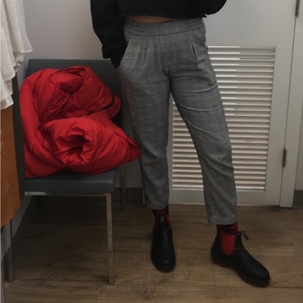 Woman’s pleated dress pant - Picture 1 of 7
